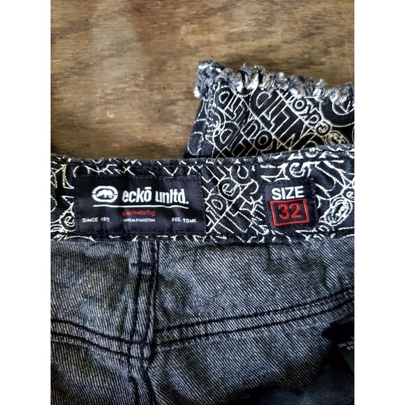 Ecko Unltd Mens Black Baggy Denim Jean Shorts All Over Logo Raw Edge Size 32 - Picture 9 of 11